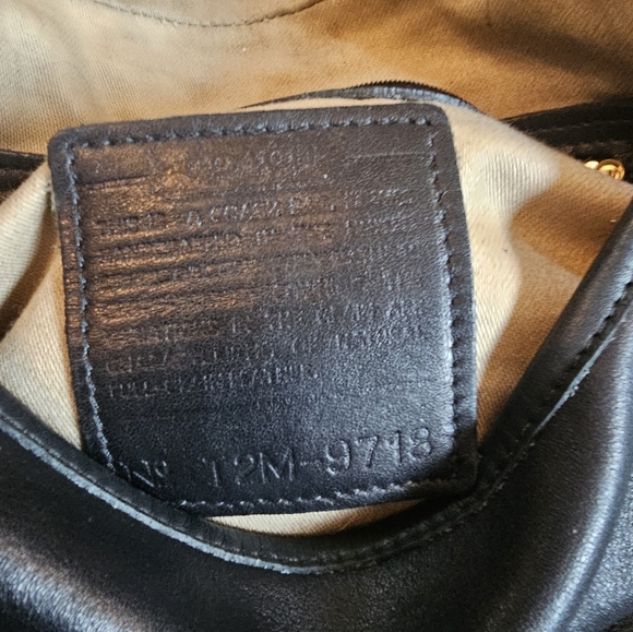 Vintage Coach 9718 Black Legacy Flap Saddle Shoulder, excellent condition - Picture 3 of 9